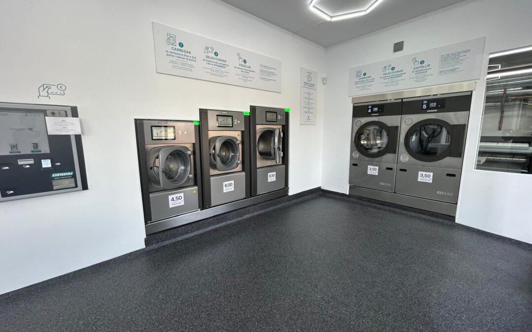 Bugaderia autoservei a Santa Cristina d’Aro amb rentadores i assecadores modernes